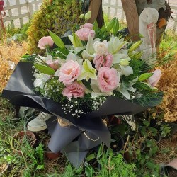 Elegant Soft Lisyantus and Casablanka Bouquet